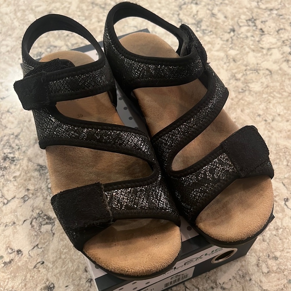 Ladies Spring Step  Italian Sandal Black Metallic Sz 8.5